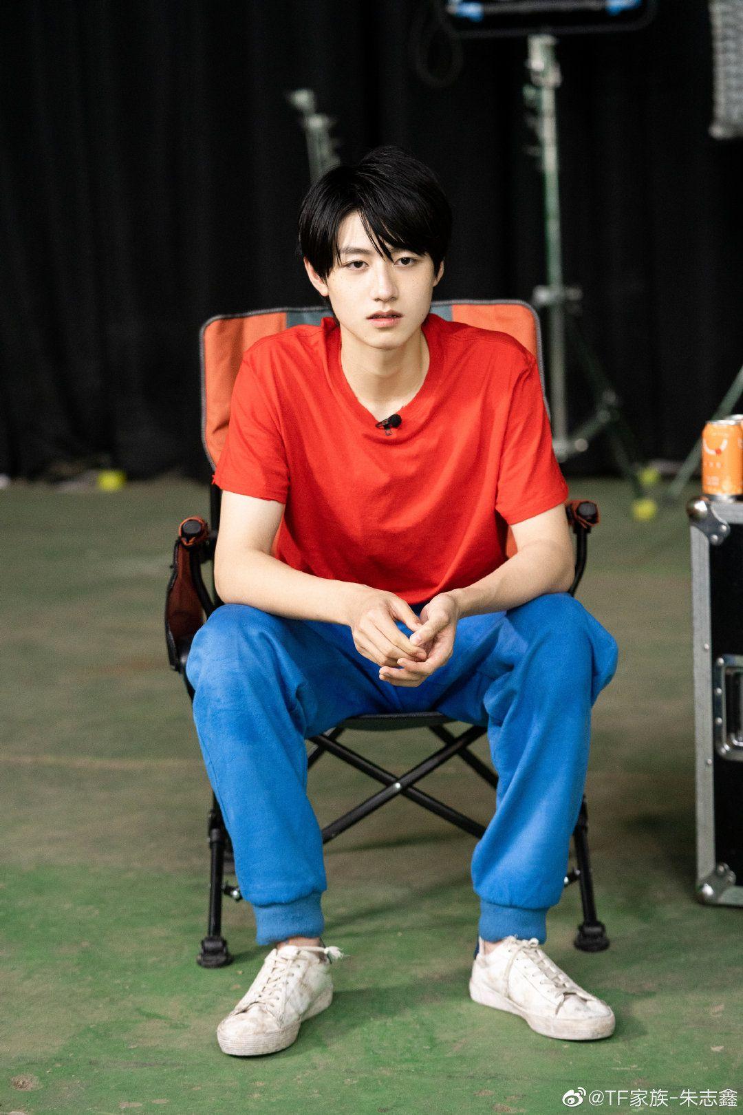 重庆七中的校草朱志鑫长得多好看