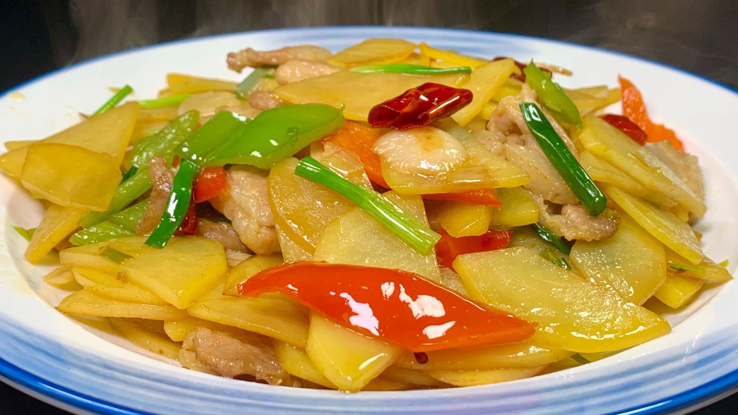 经典家常菜土豆片炒肉做法简单实用每个星期做一盘很下饭