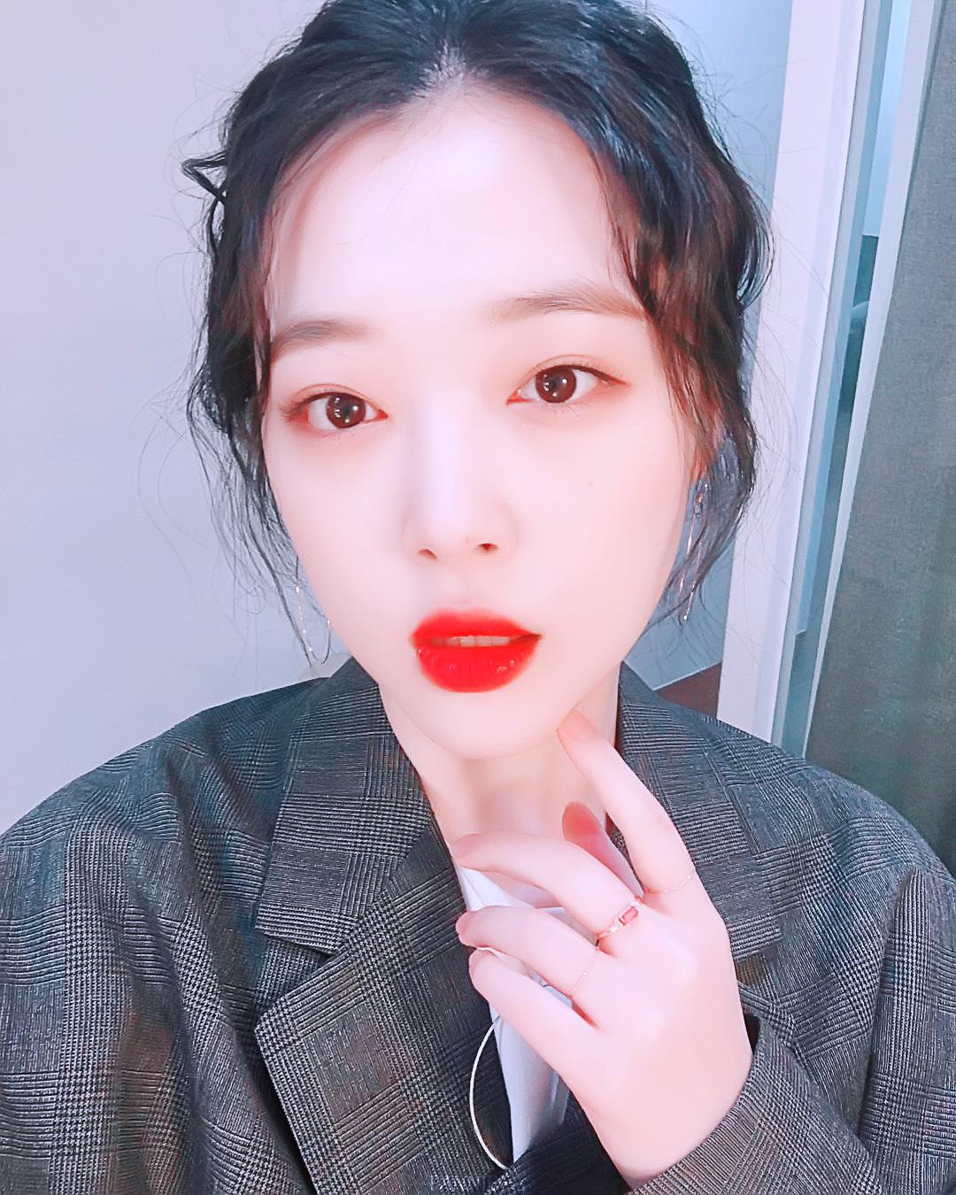 求一些崔雪莉的美图 知乎