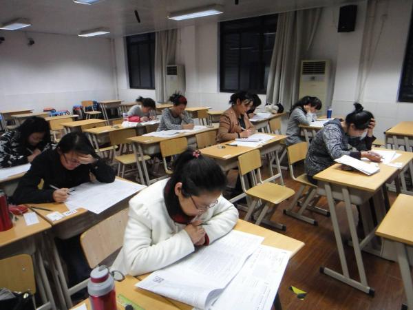 怎么考公立小学老师 v2-b4ff4ed6651ba84da33d060e8c74ca79_1440w.jpg?source=172ae18b