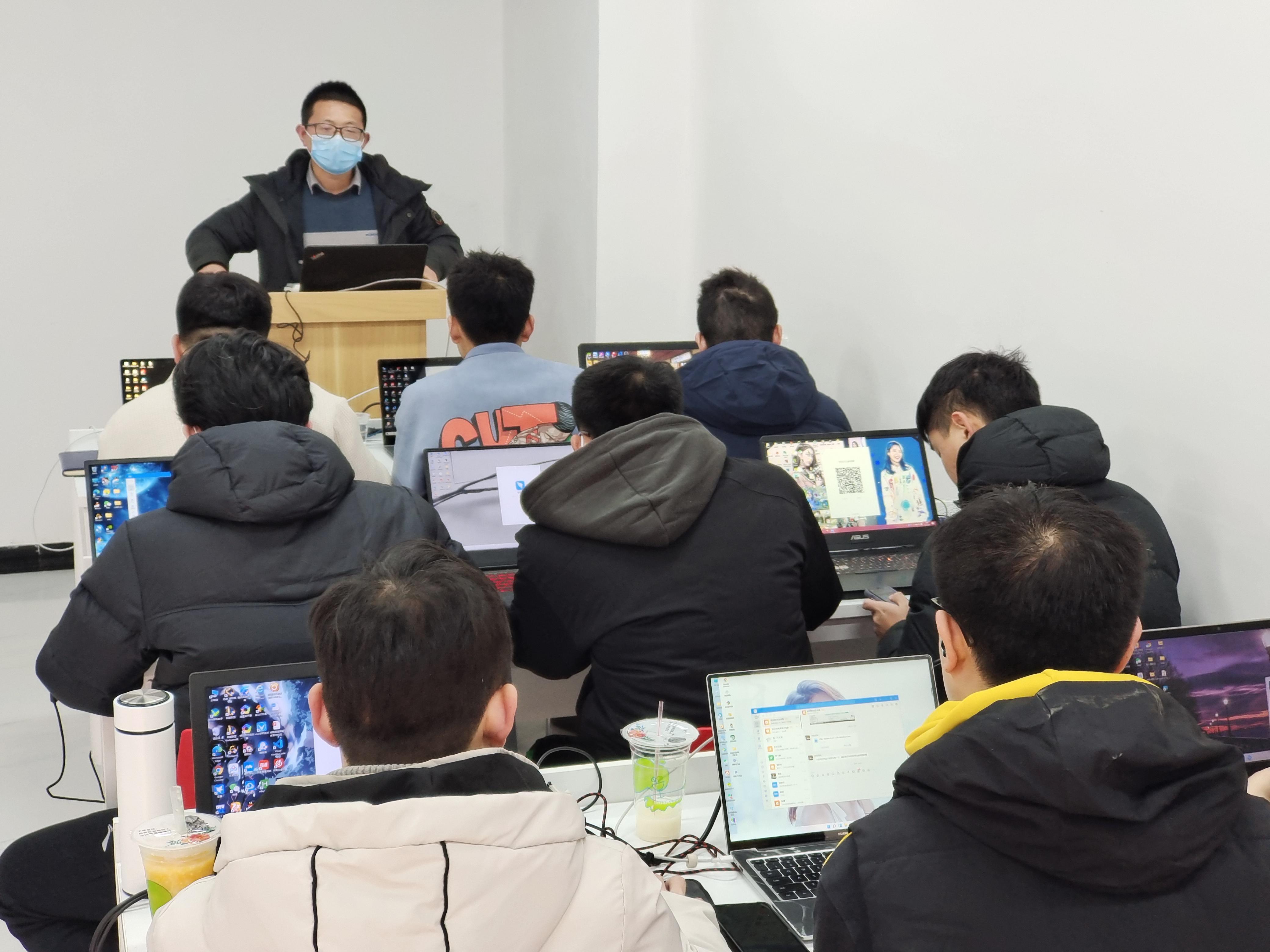 关于it毕业生参加培训,有什么好的建议? - 知乎