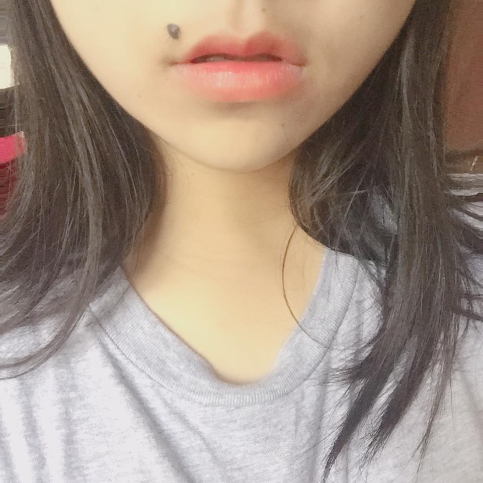 嘴上有颗痣真的会很丑吗