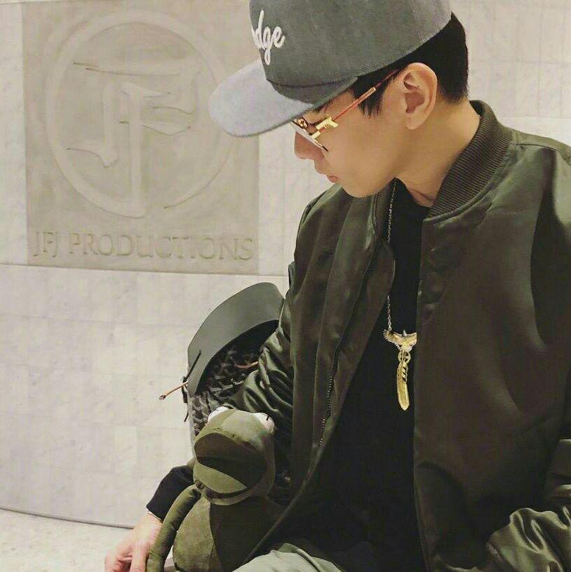 林俊杰有哪些适合做头像的图片