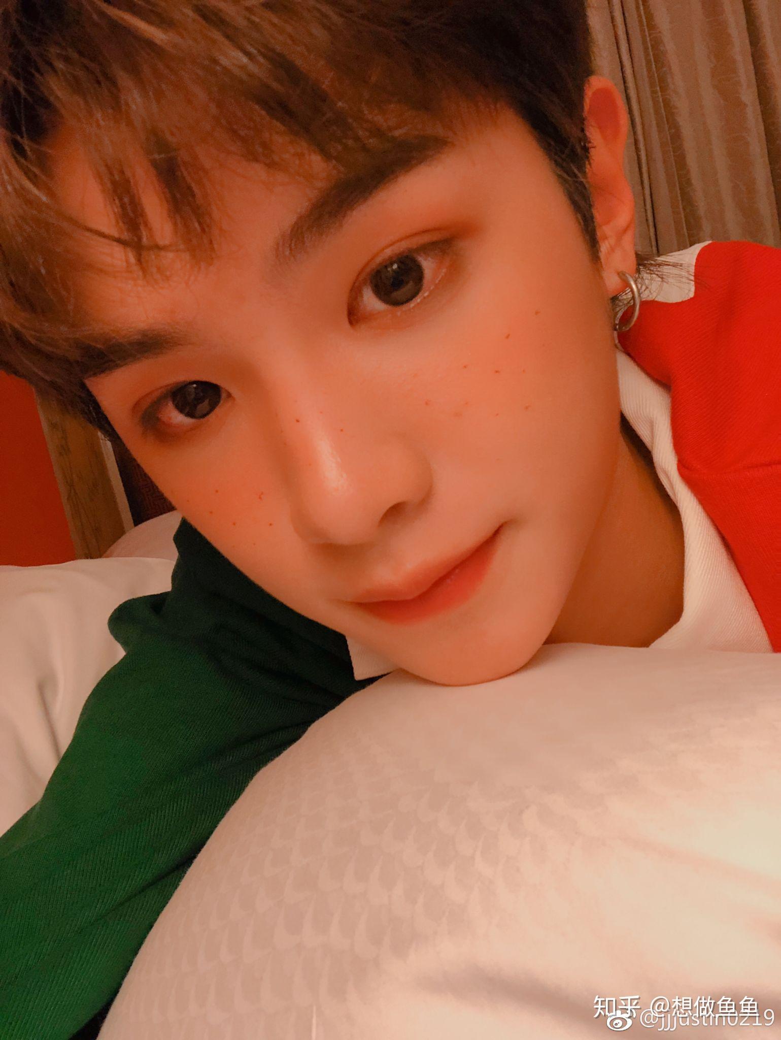 为什么我觉得黄明昊越长越丑了?