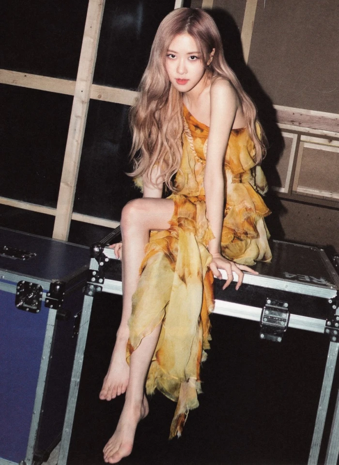 很多人给我评论"朴彩英死在科切拉啦 你忍一下" 我不知道是骂的还是夸