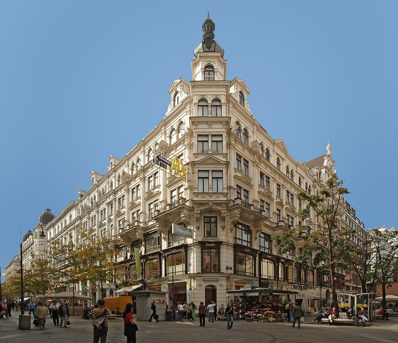 什么时间订酒店最便宜