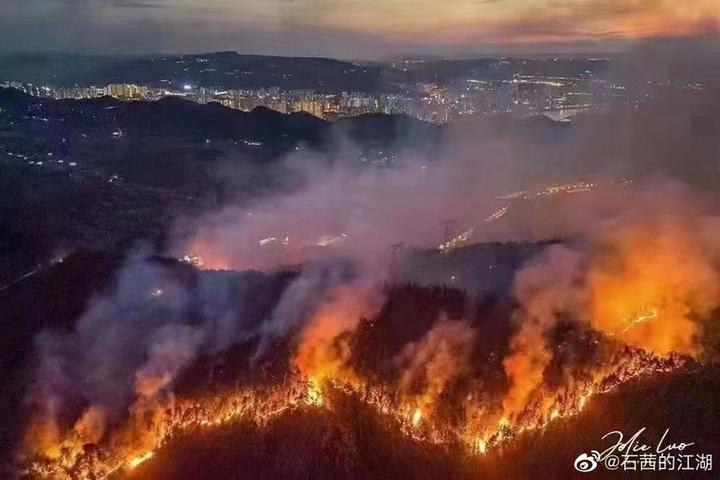 灭火王牌军痛击火魔，重庆人果然有英雄气 - 知乎