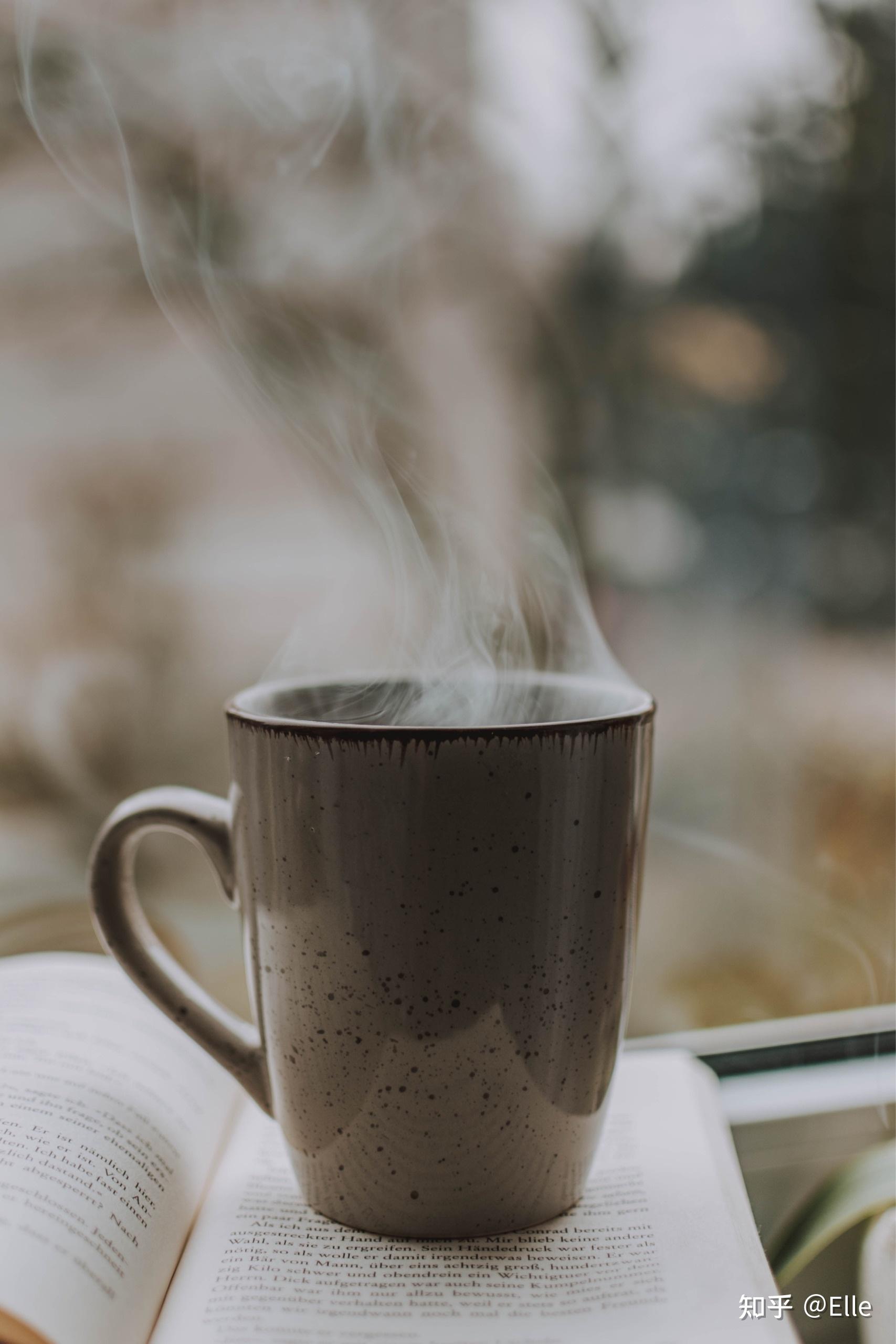 冬季复古怀旧风一杯黑咖啡摄影图高清摄影大图-千库网