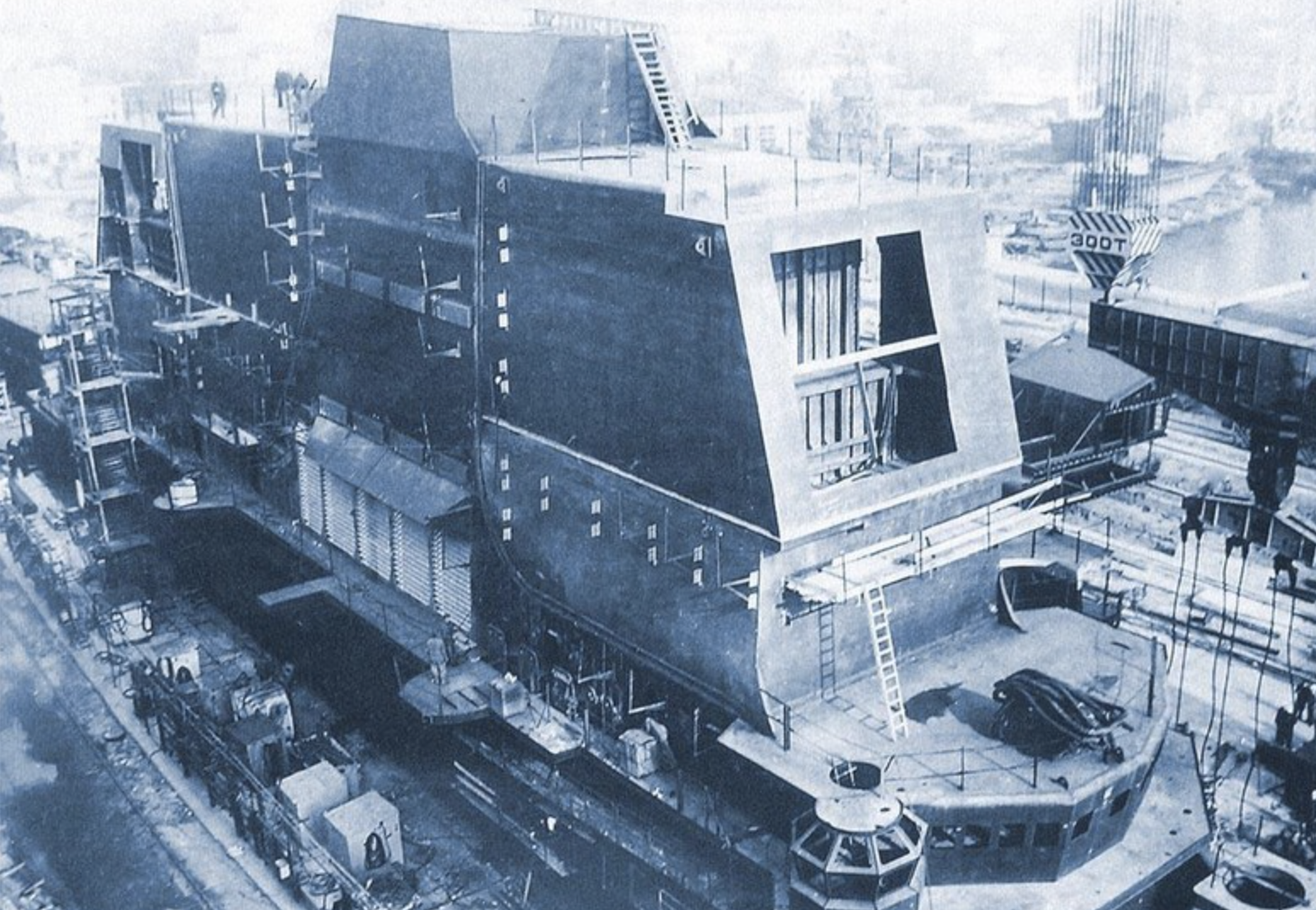 瓦良格号早期的舰岛结构