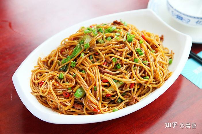 吉安炒粉景德镇冷粉粗如筷子,口感嫩滑,特制橘子皮则是冷粉点睛之笔