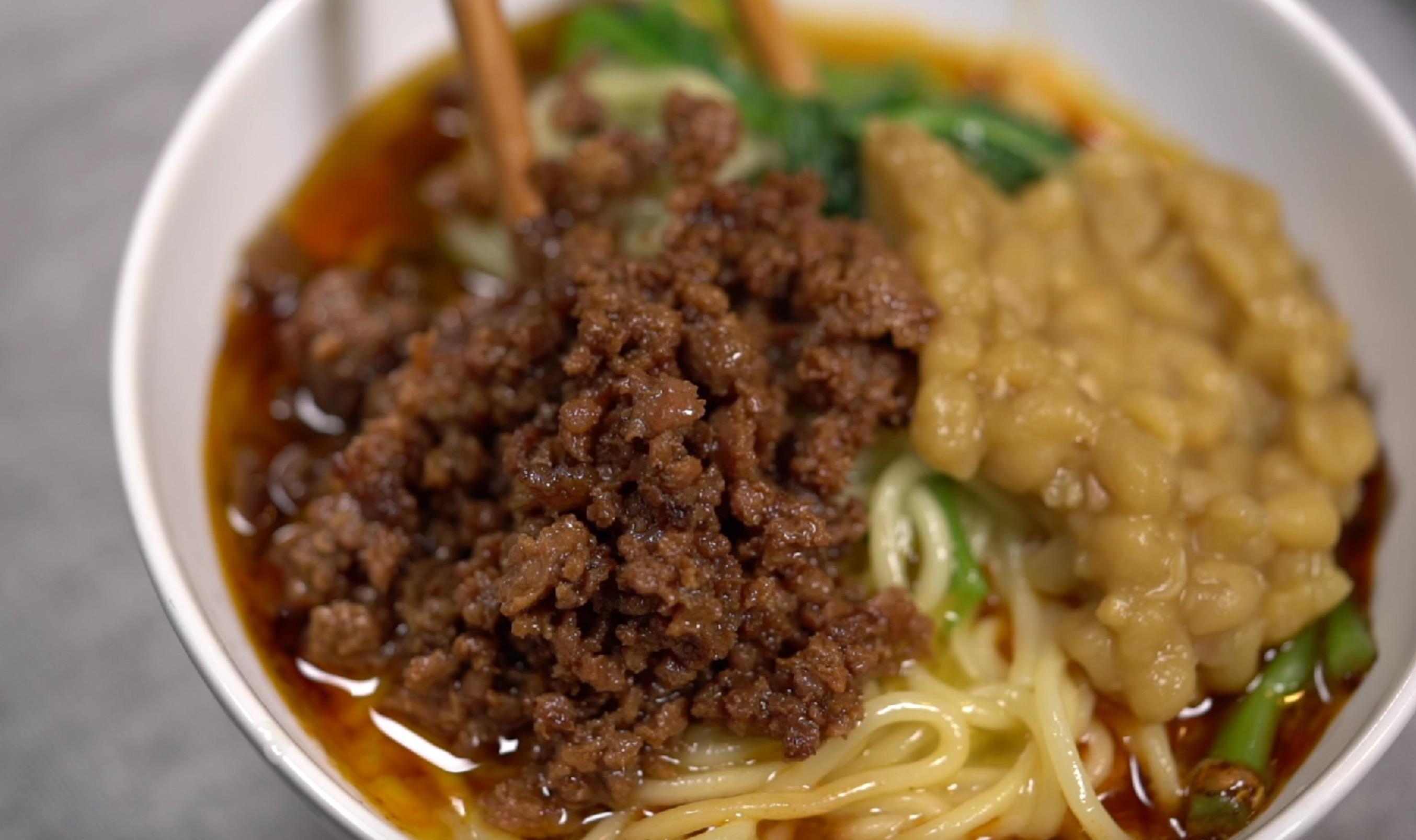 如何制作一碗地道的豌豆杂酱面