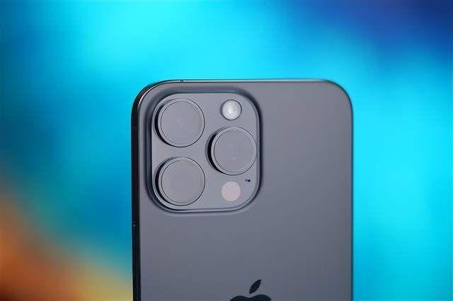 iphone 15 pro max的潜望式镜头,是如何改善变焦功能的