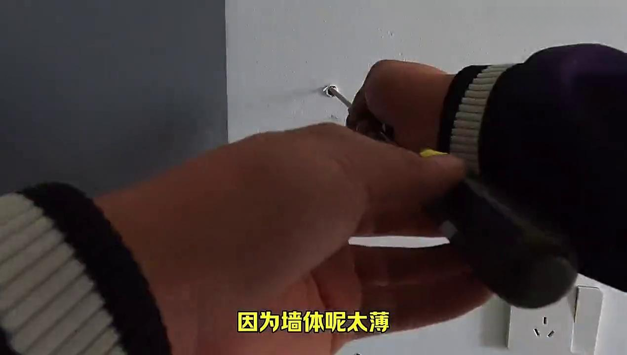 二次上门安装一台电视机,空心墙体已经加固好了,这次没问题了