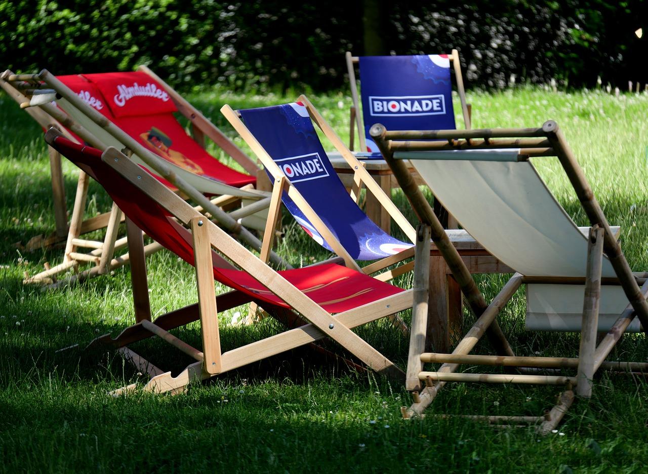 2. 舒适躺椅材质