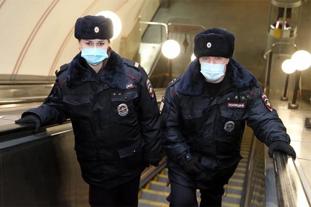 俄媒:为什么莫斯科地铁上的警察都戴着口罩?