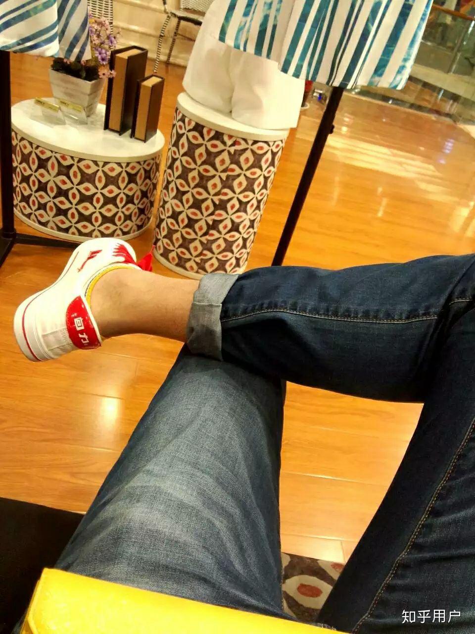 为什么有人喜欢紧的勒蛋蛋的紧身裤豆豆鞋