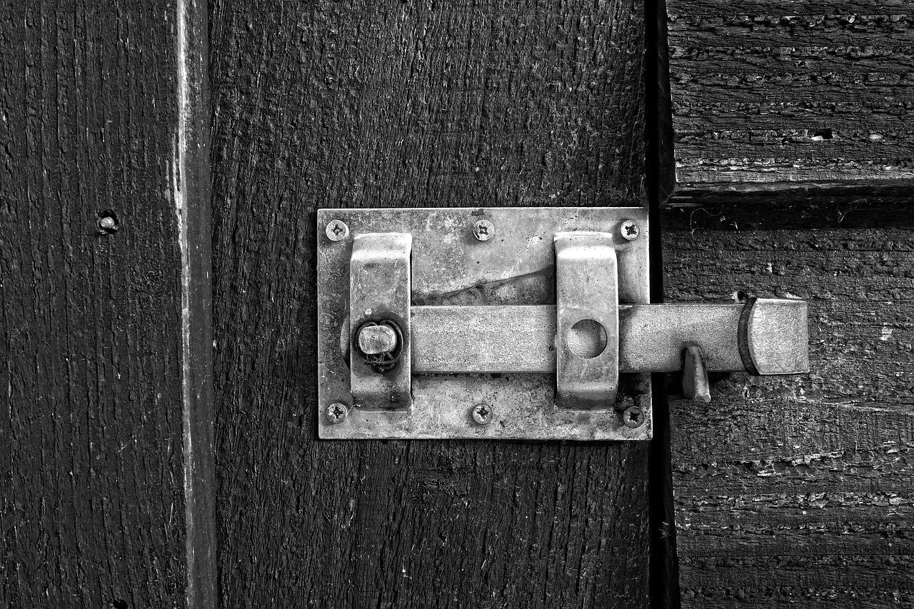 2. 隐藏式门插销