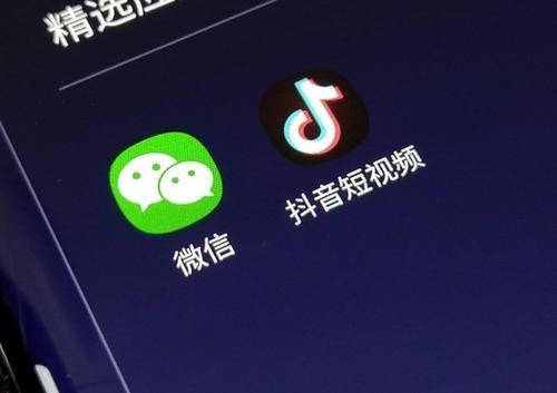 最近火爆的抖音视频 v2-ba1994fa0f845642cb5e2c07ad9987b0_1440w.jpg?source=172ae18b