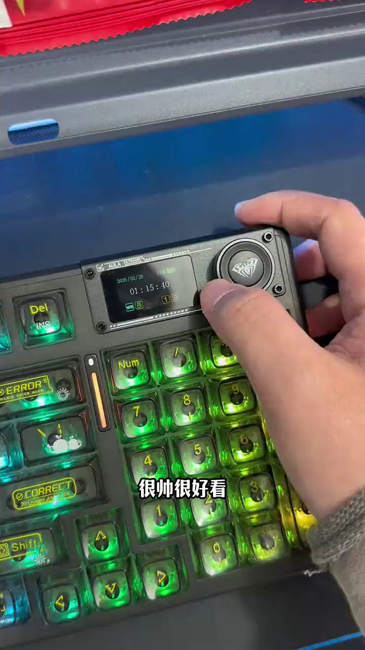 狼蛛自带屏幕三模无线键盘!巨好看~