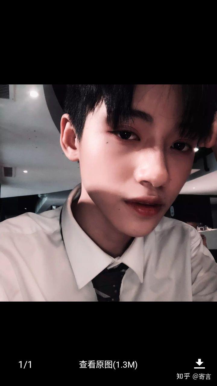 男生有网红脸吗有的话男生的网红脸的标准是什么呢