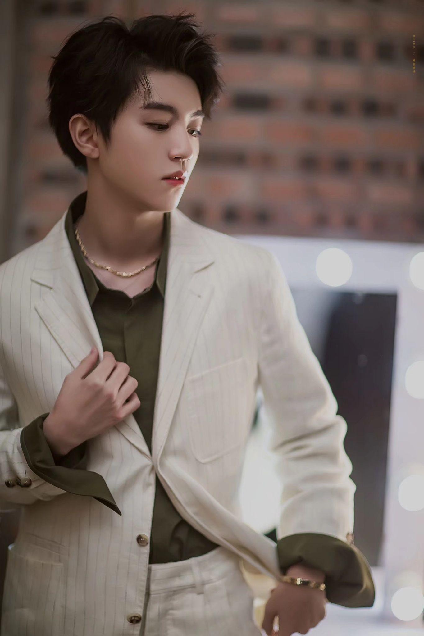 有没有王俊凯无水印的全面屏壁纸咧?