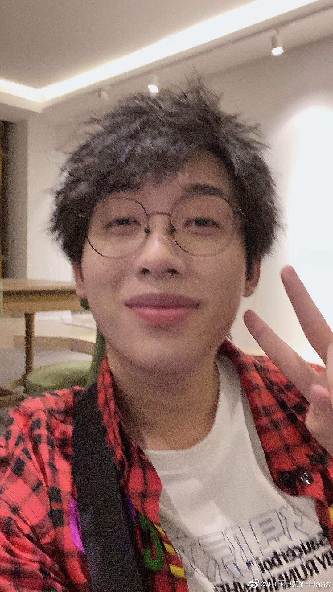 b站的up主中国boy是不是越来越帅了? - 知乎