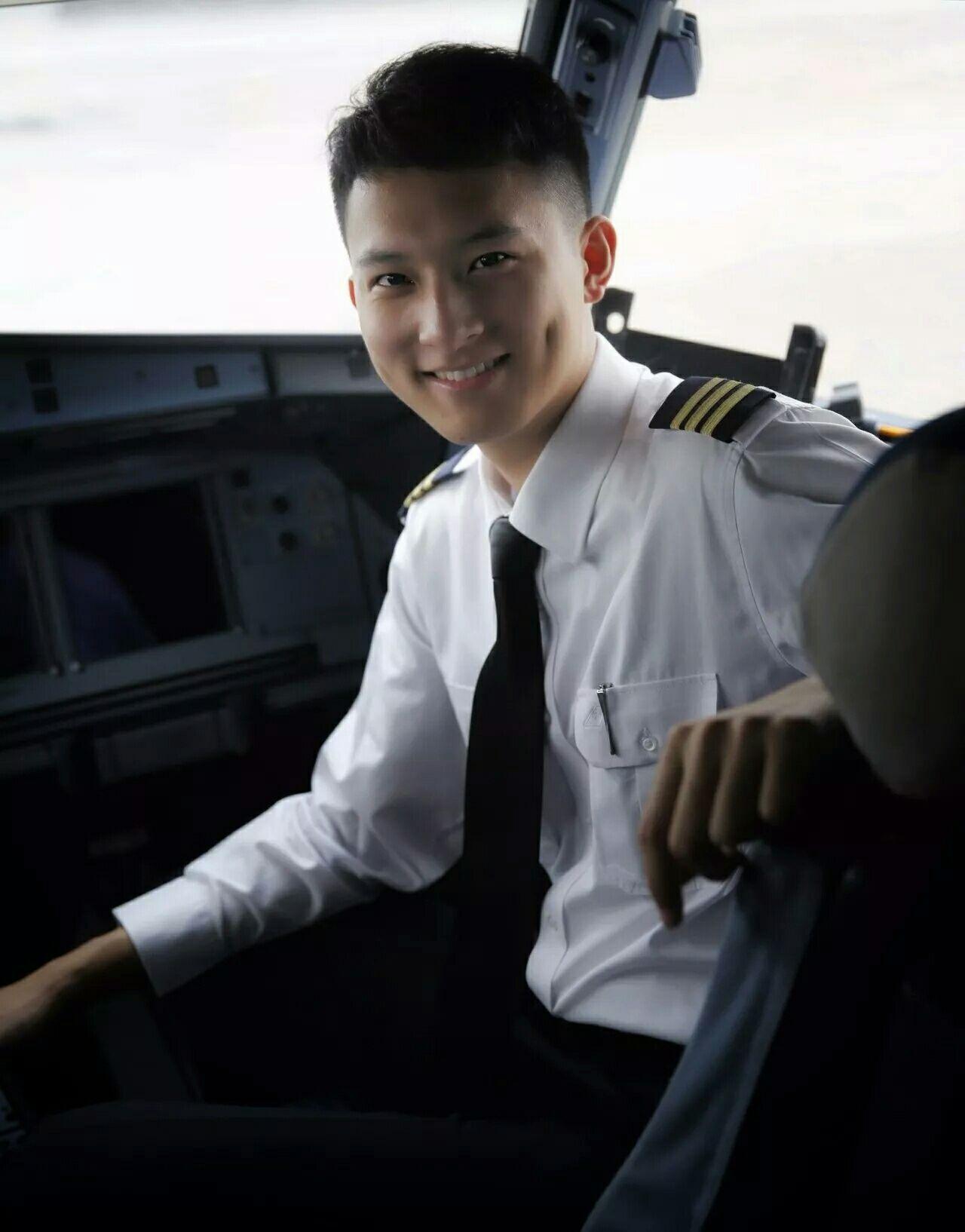 你见过最帅的飞行员是? - 知乎