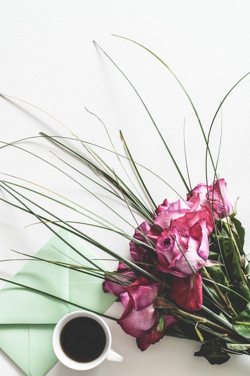 财位花瓶里可以放什么