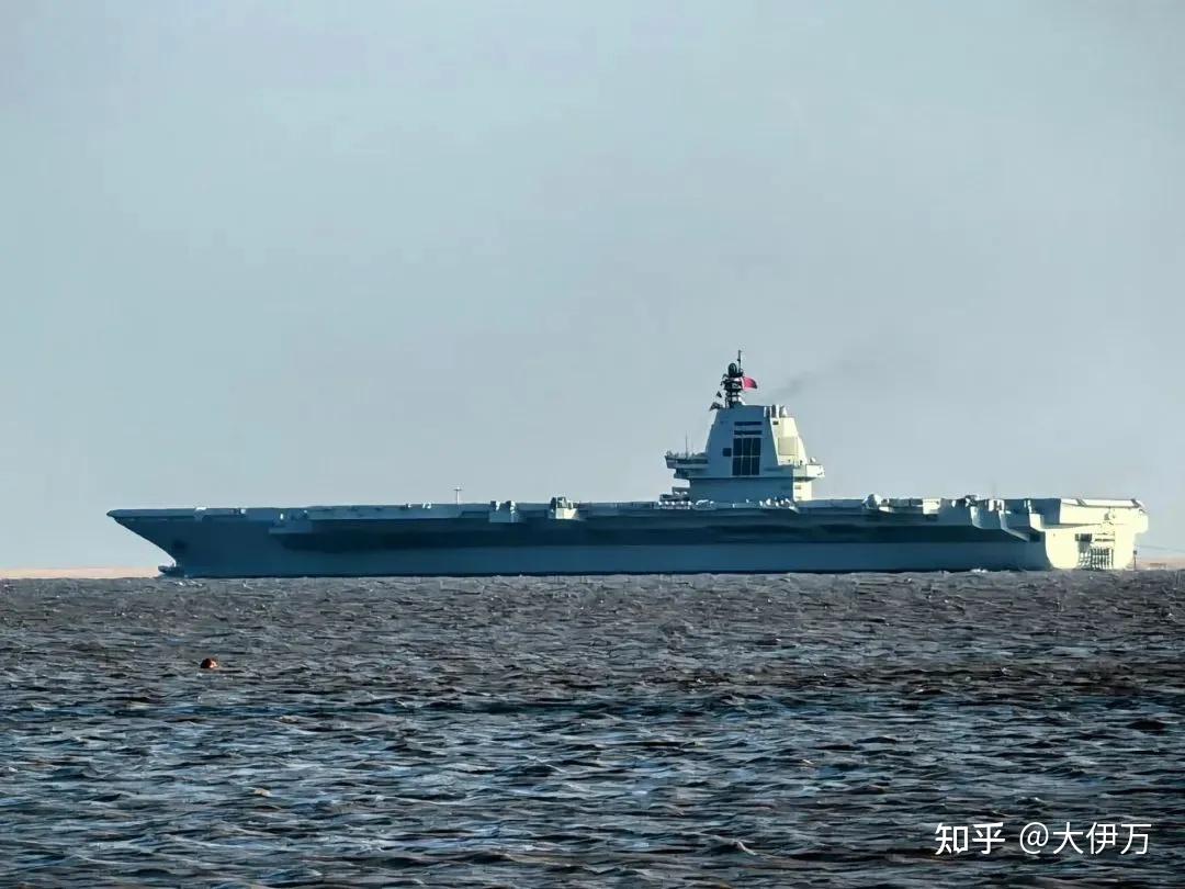 中国航母003“福建”舰进入最后冲刺阶段！甲板上出现大量轮胎印，最快8月服役？ - 知乎