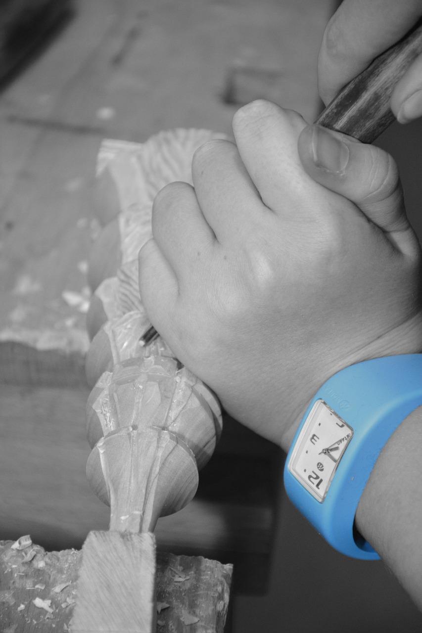 2. 雕刻材料选择