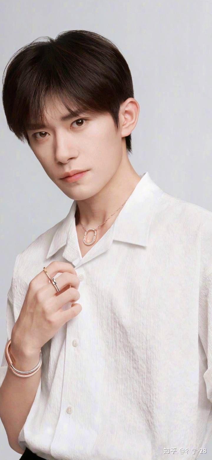 求易烊千玺高清怼脸图!希望没有水印,太感谢啦! - 知乎