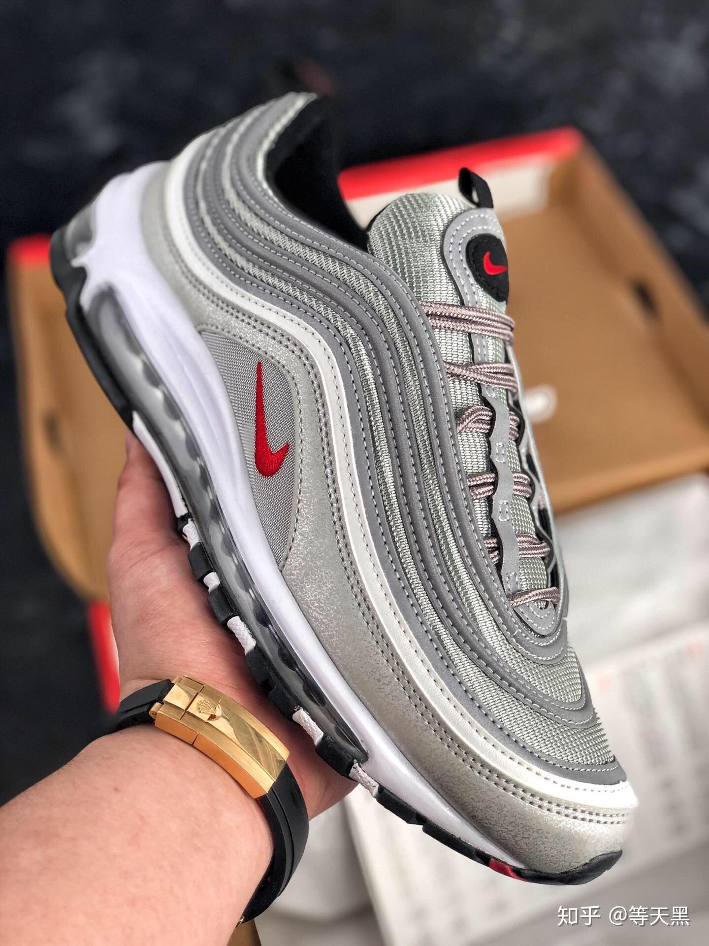 nikeairmax97都是四根反光条吗有没有两根反光条的或者没有