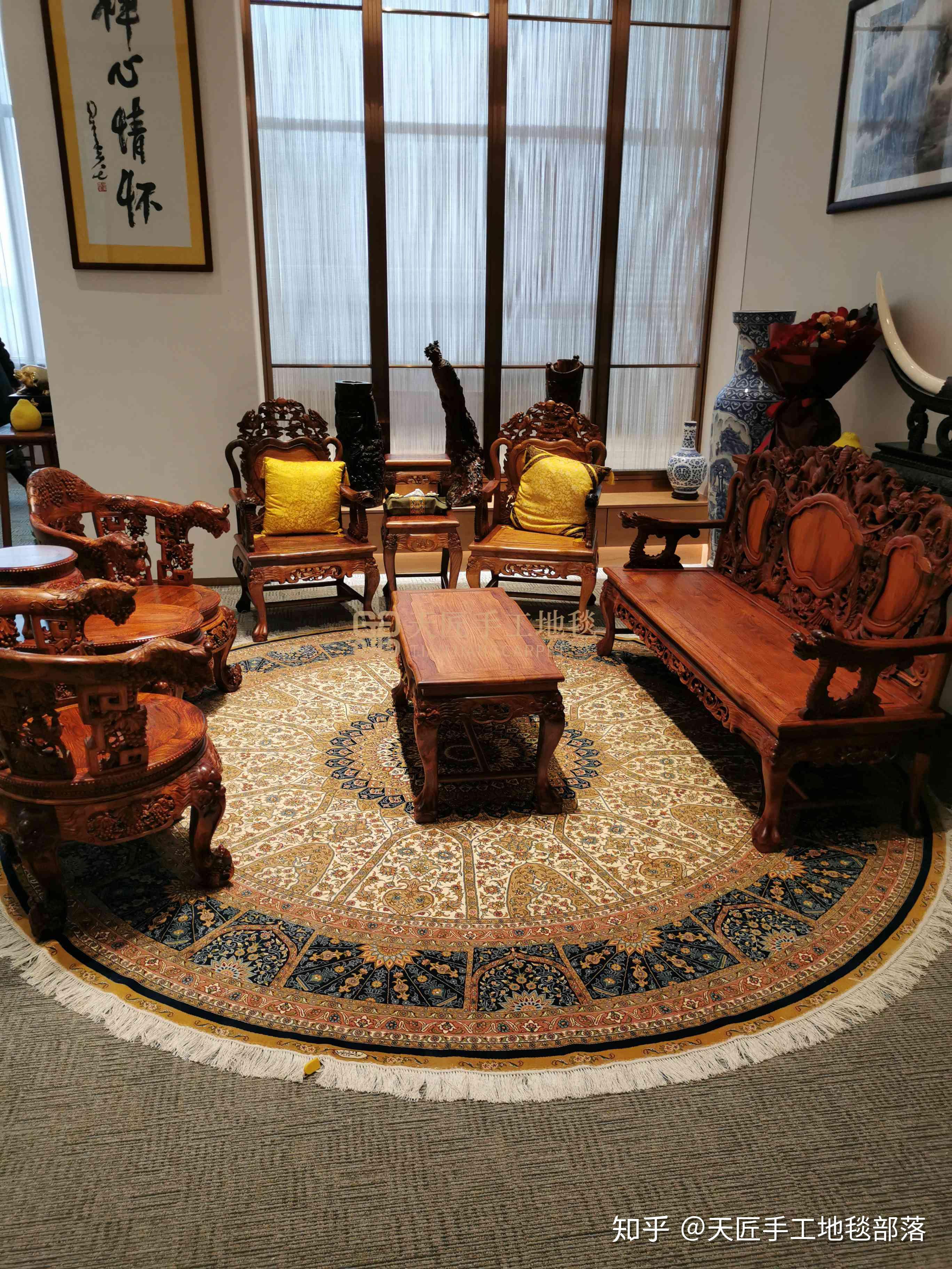 我家是红木家具的沙发和茶几客厅需要一块手工地毯有推荐吗