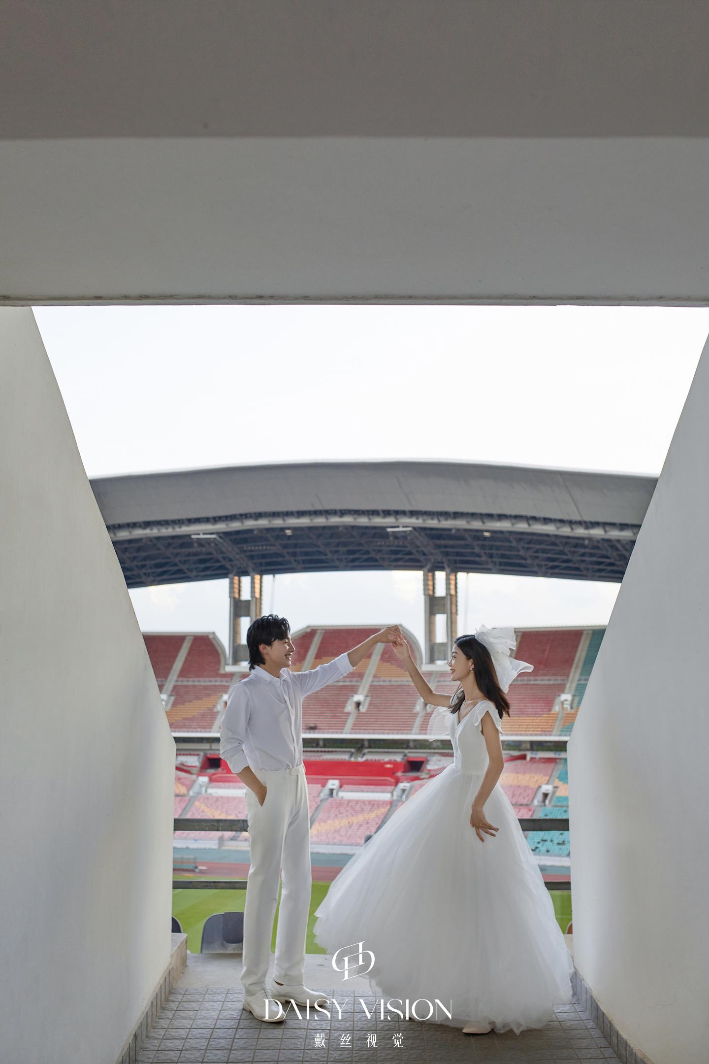 从校服到婚纱的爱情你羡慕吗？ - 知乎