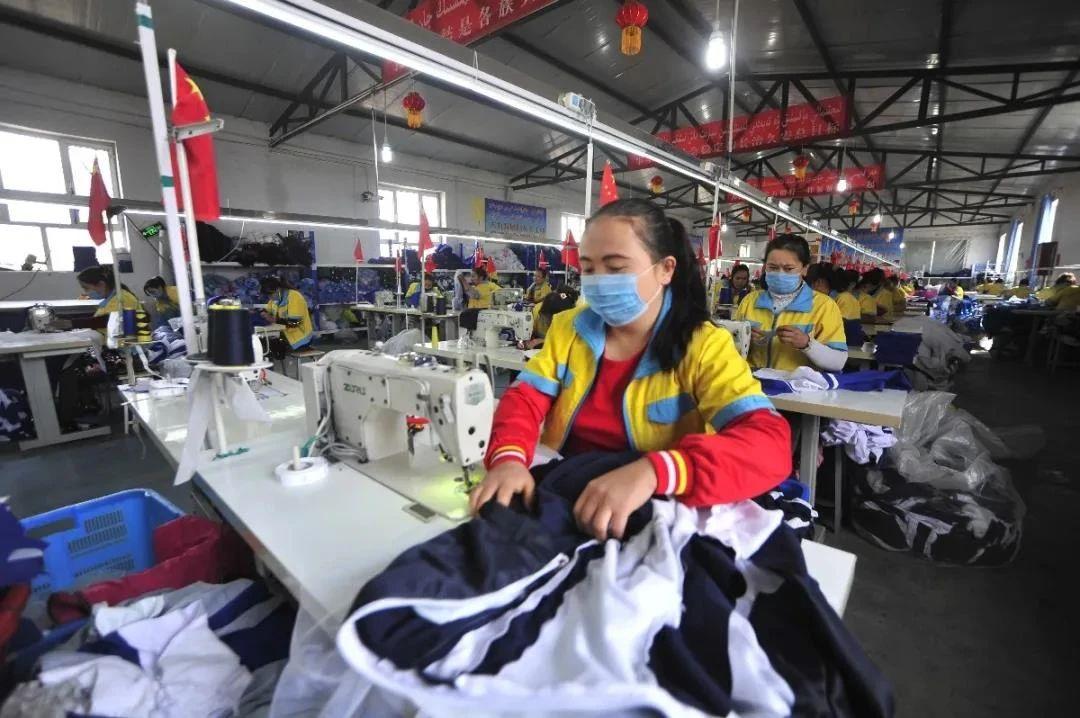 定西服装加工厂：织染着城市的未来