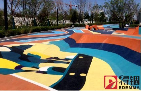 如何将普通的沥青路面改造成多彩的轮滑场地