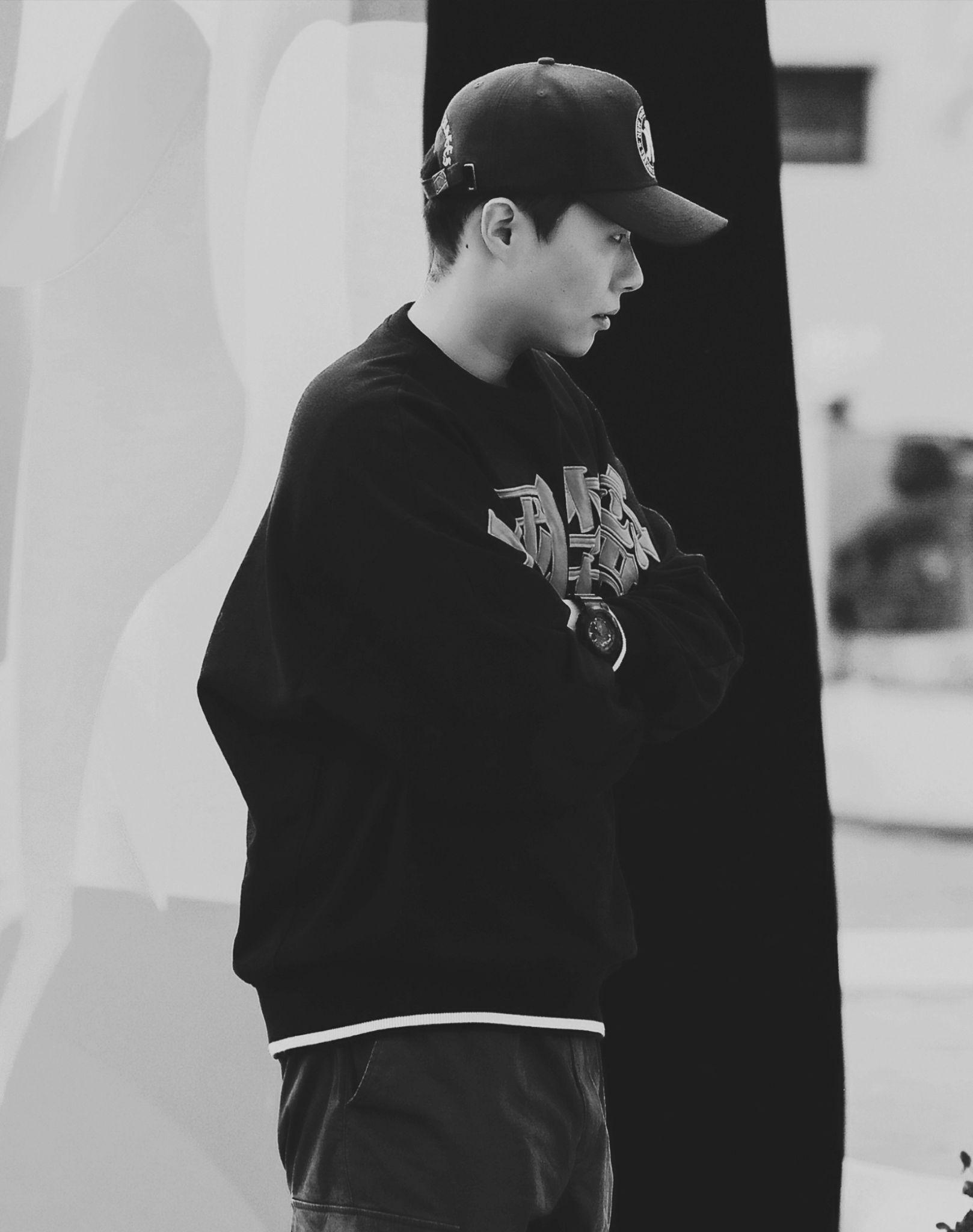 有没有德云社成员很霸气的黑白图片? - 知乎