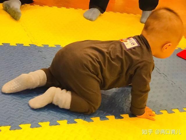 嫌宝宝在地上爬太脏?爬行的“四个”好处,家长可能还不了解 - 知乎