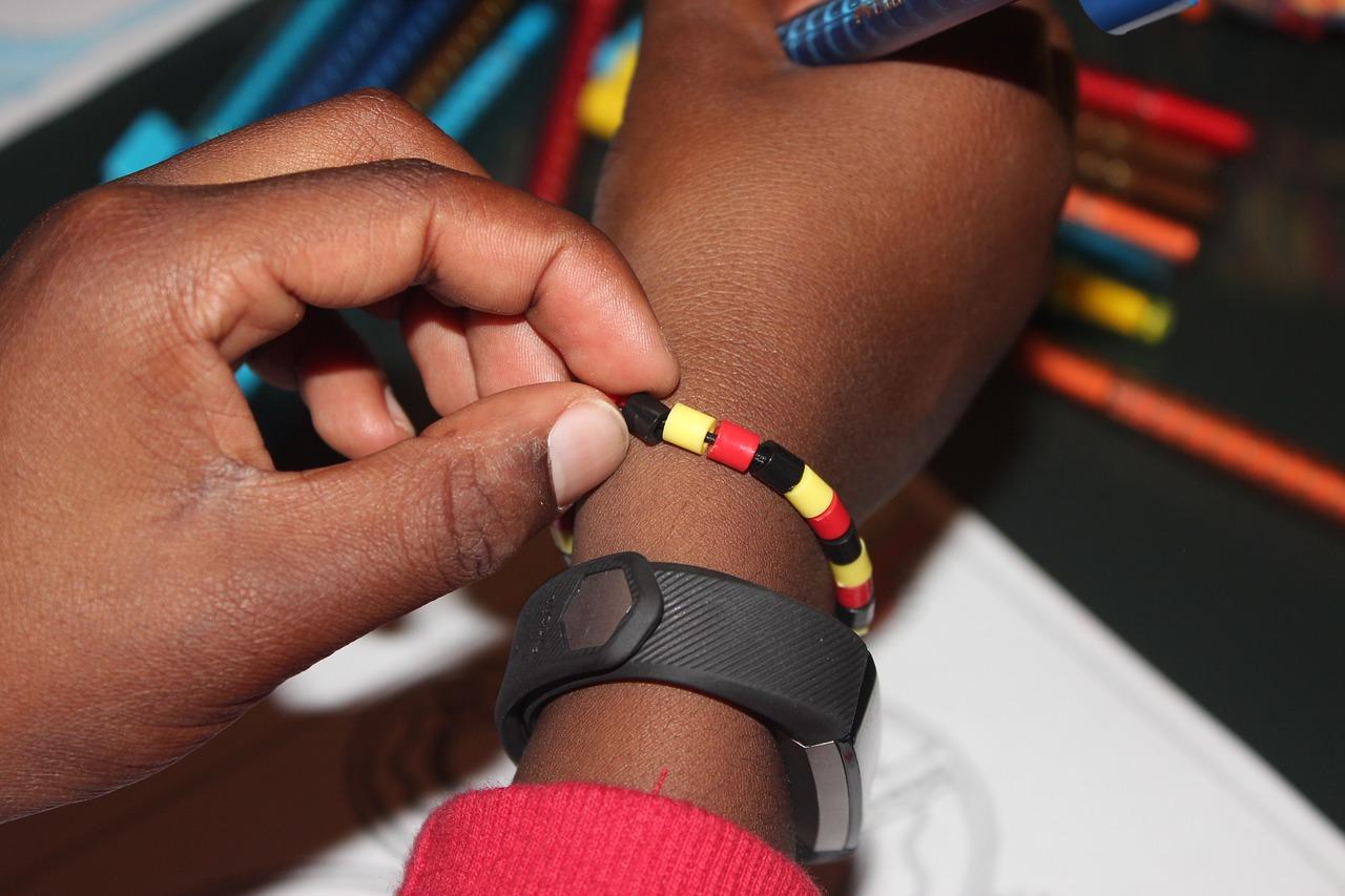 2. 民族特色饰品