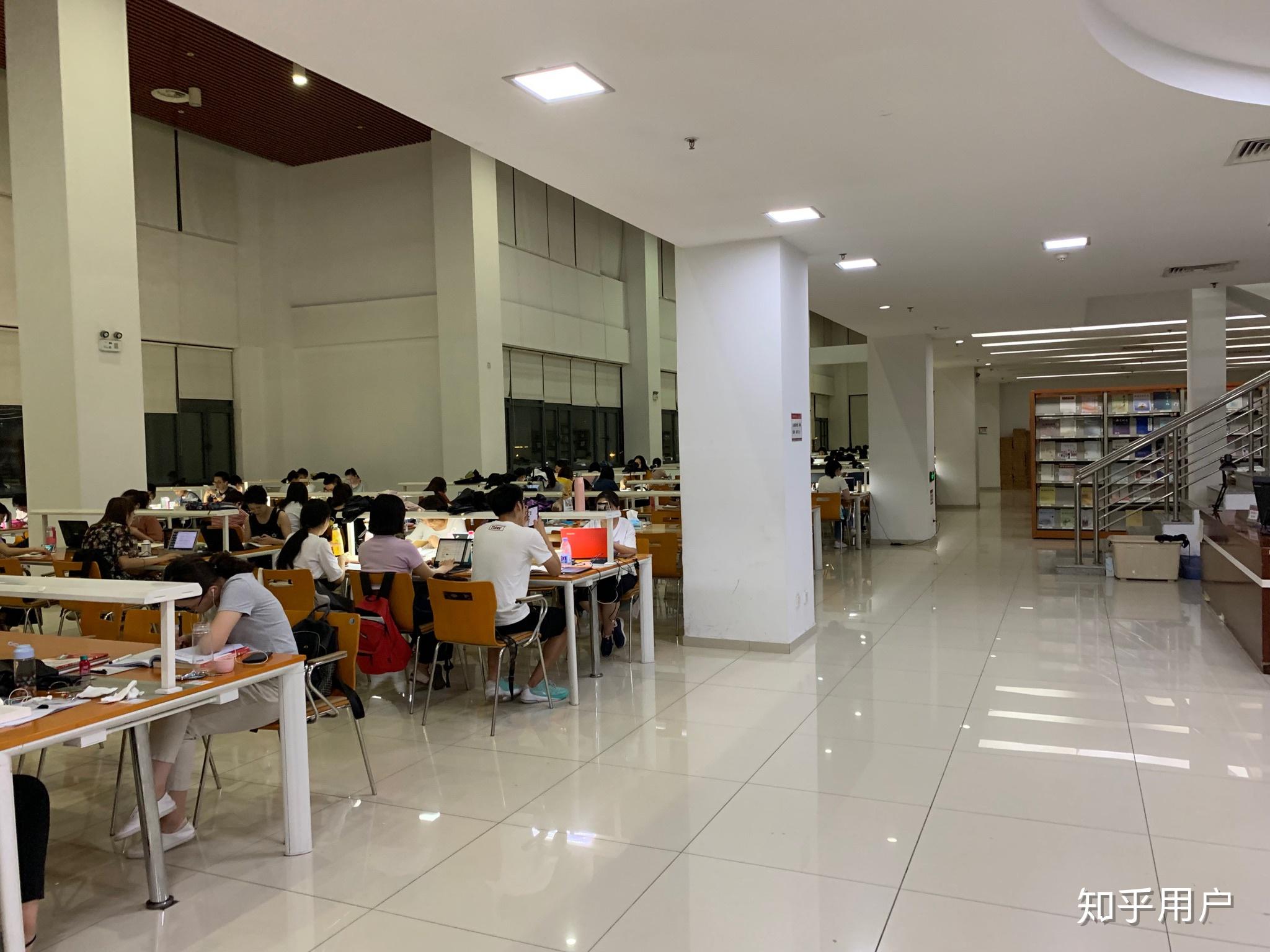 天津师范大学的图书馆或教室环境如何?是否适合上自习?