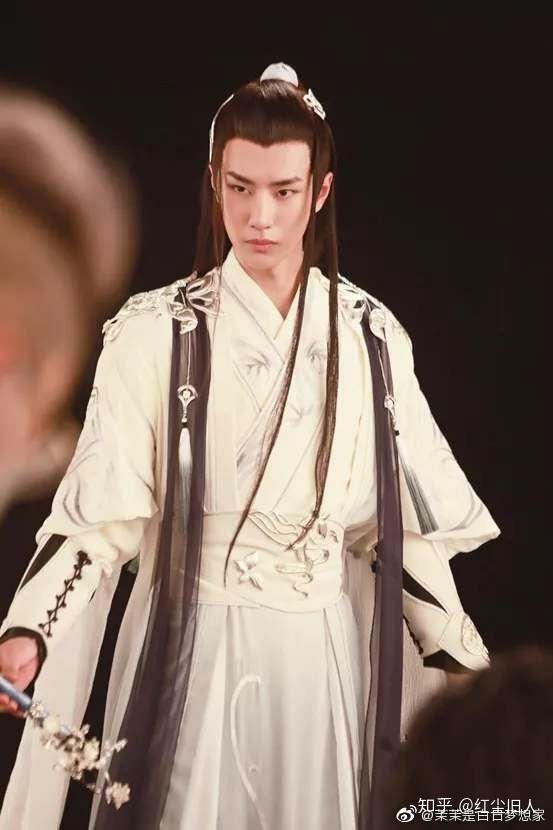 王一博1/6BJD　蓝湛蓝忘机 bjd 清傲孤绝一少年——从细节图评王一博的蓝忘机- 知乎
