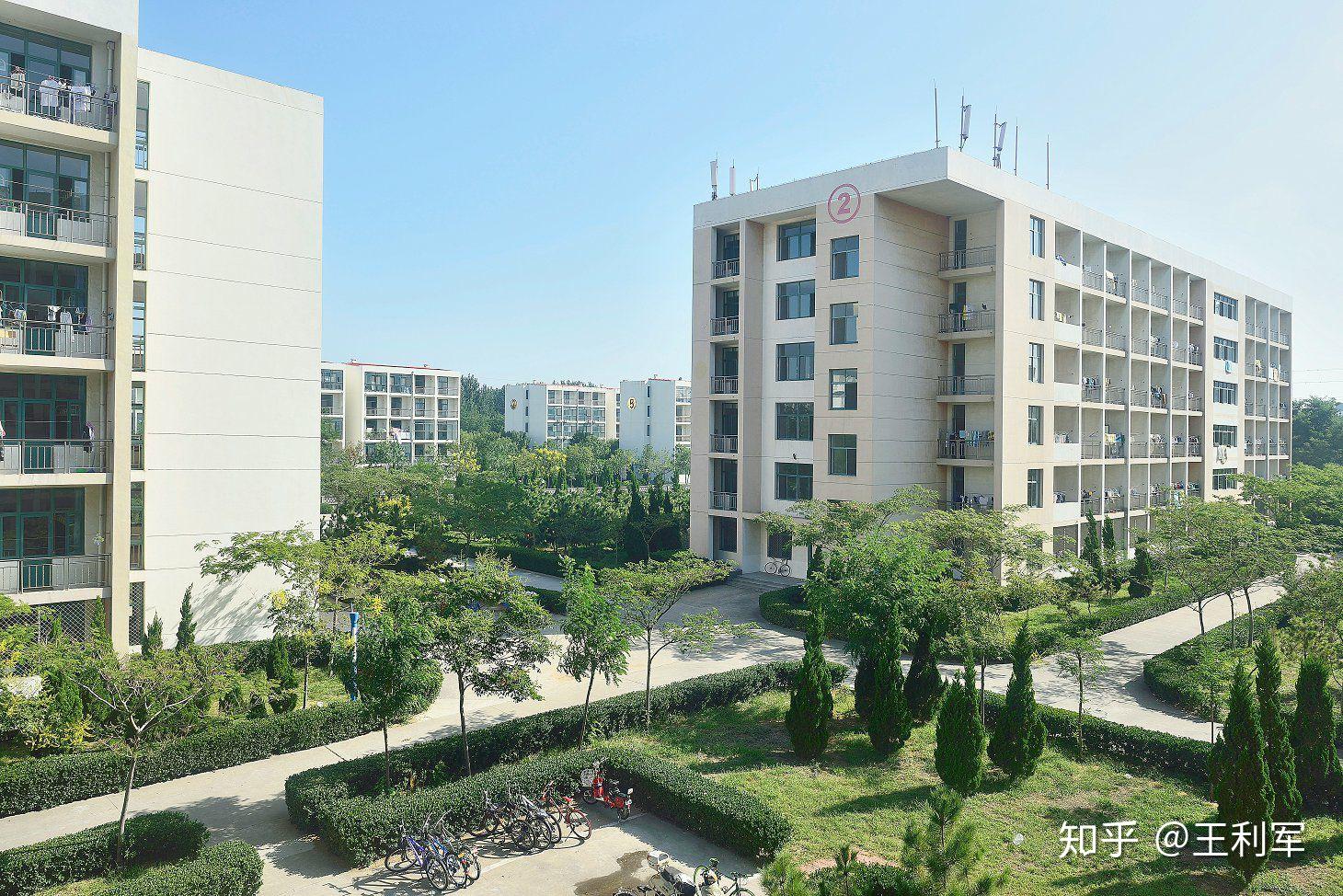 有知道山东烟台南山学院的宿舍咋样食堂教室咋样的兄弟吗