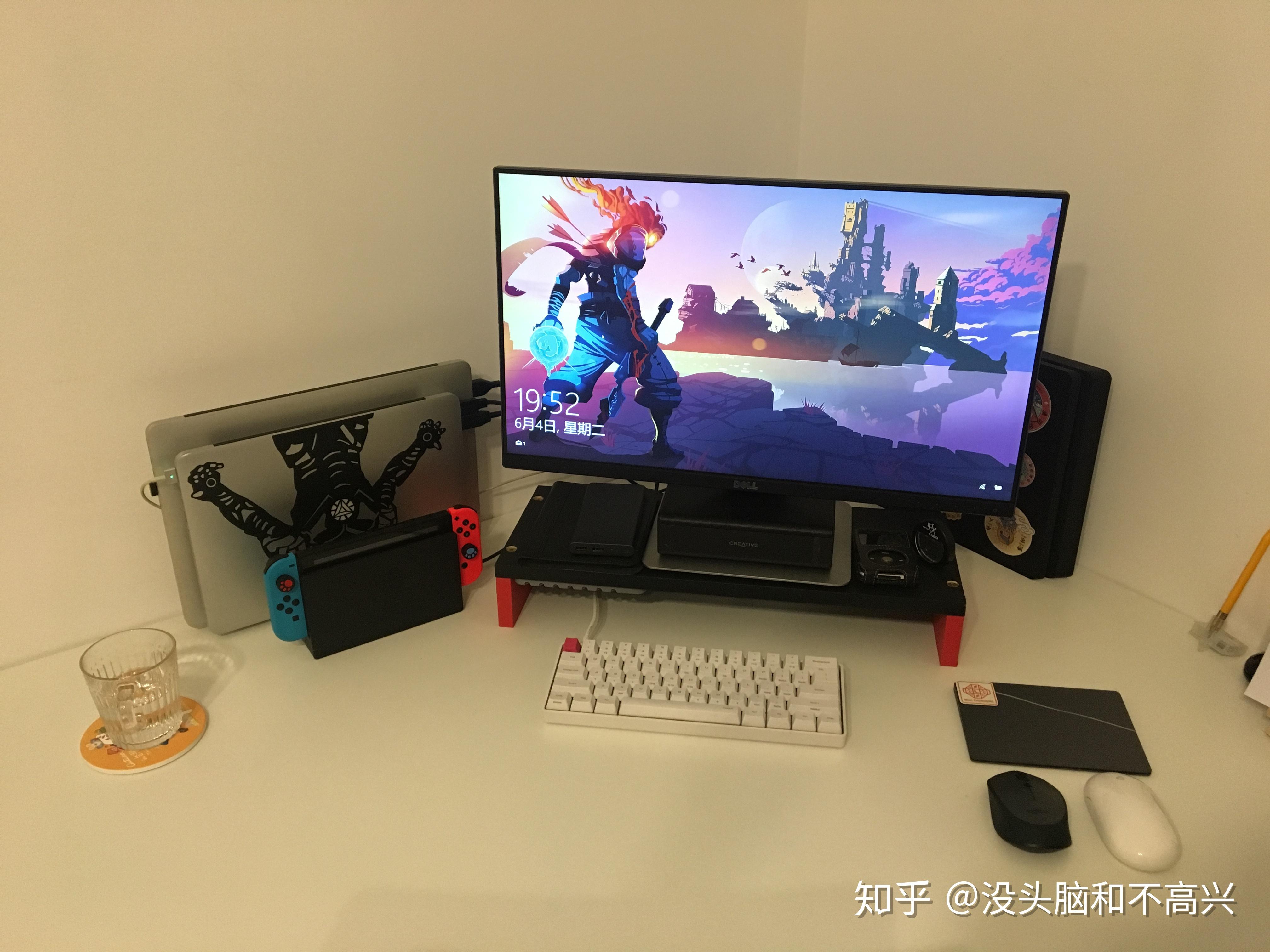 如何优雅地解决笔记本电脑外接显示器后的桌面摆放问题