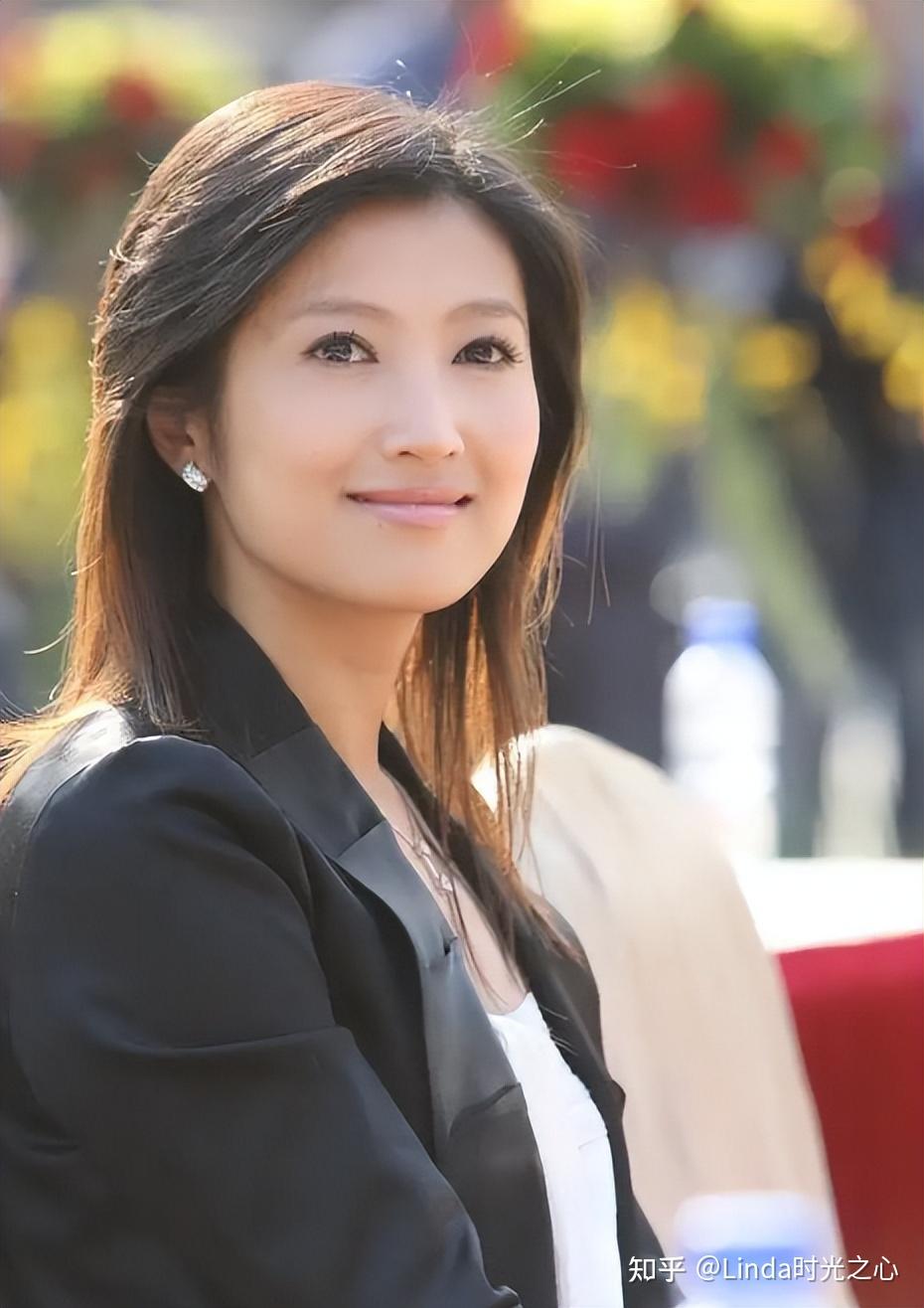 春妮与蒋虎离婚14年:她40岁嫁给刚强生一子,他52岁依然单身无孩 - 知乎