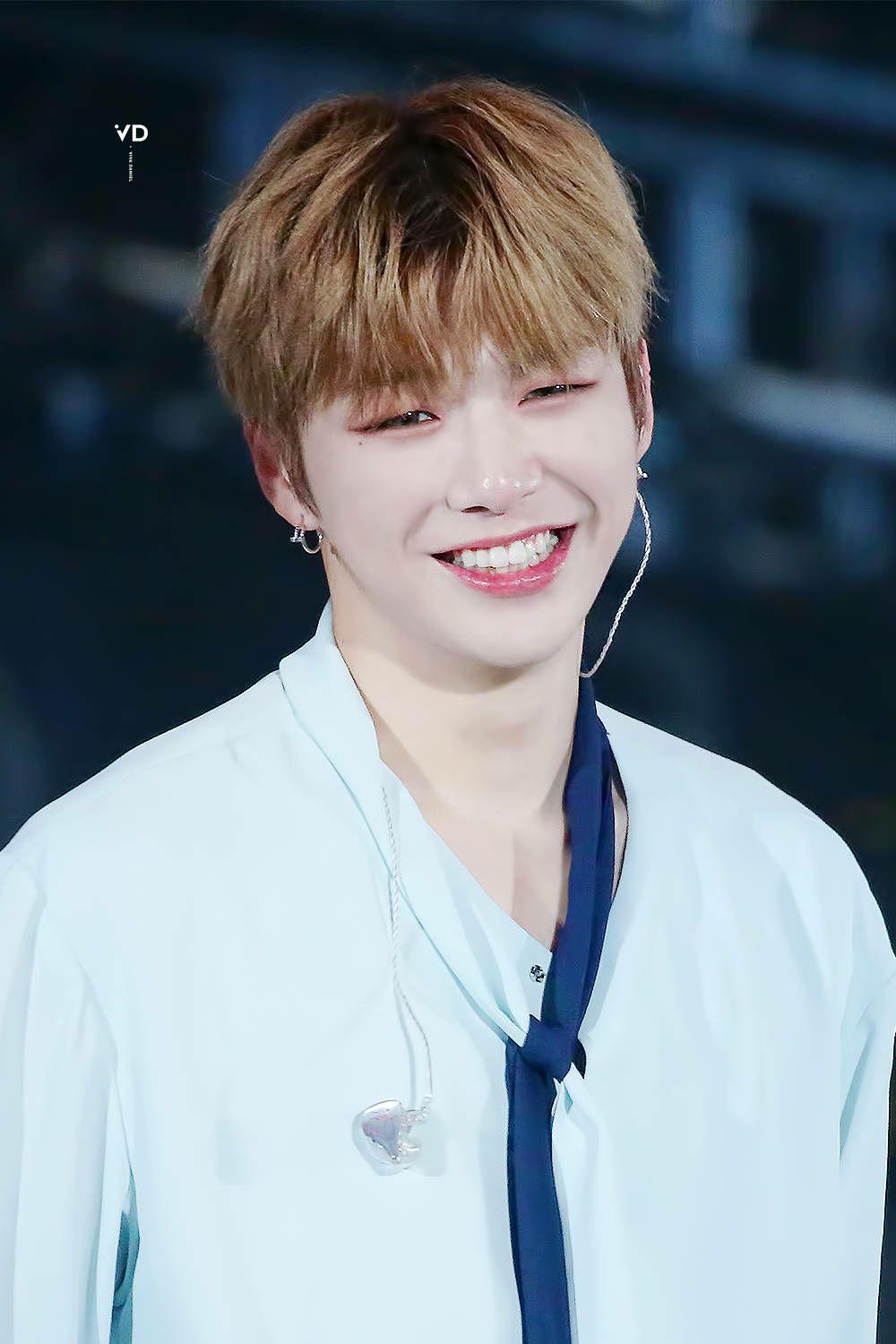 如何评价wannaone姜丹尼尔的长相