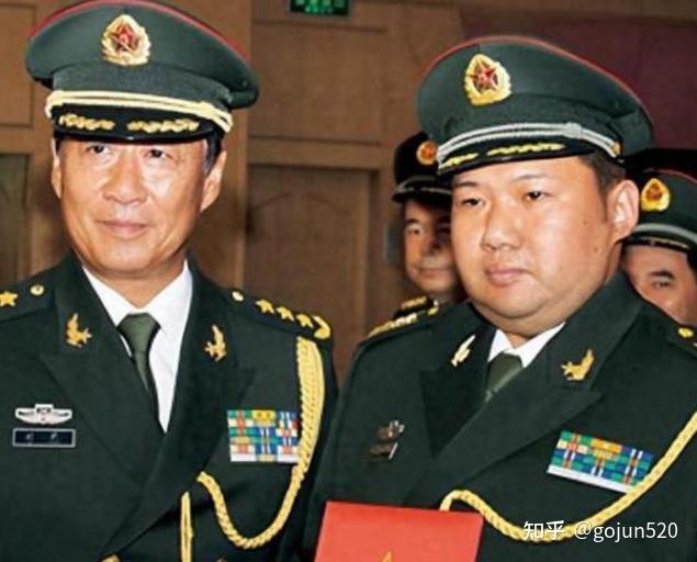 2010年毛新宇一家四口罕见合影儿女同框妻子刘滨气质超绝 - 知乎