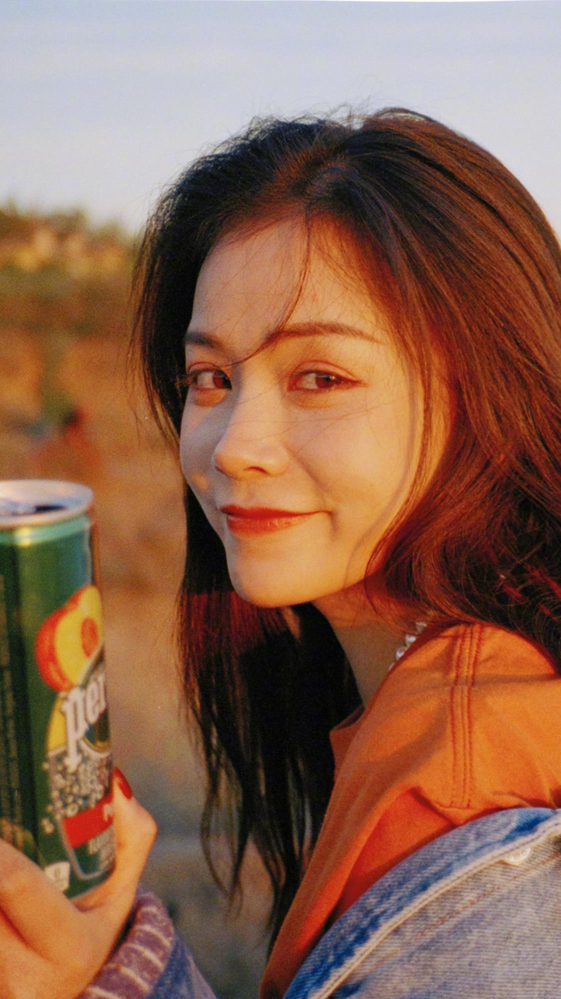 有哪些好看的全面屏手机壁纸或微信聊天背景图片