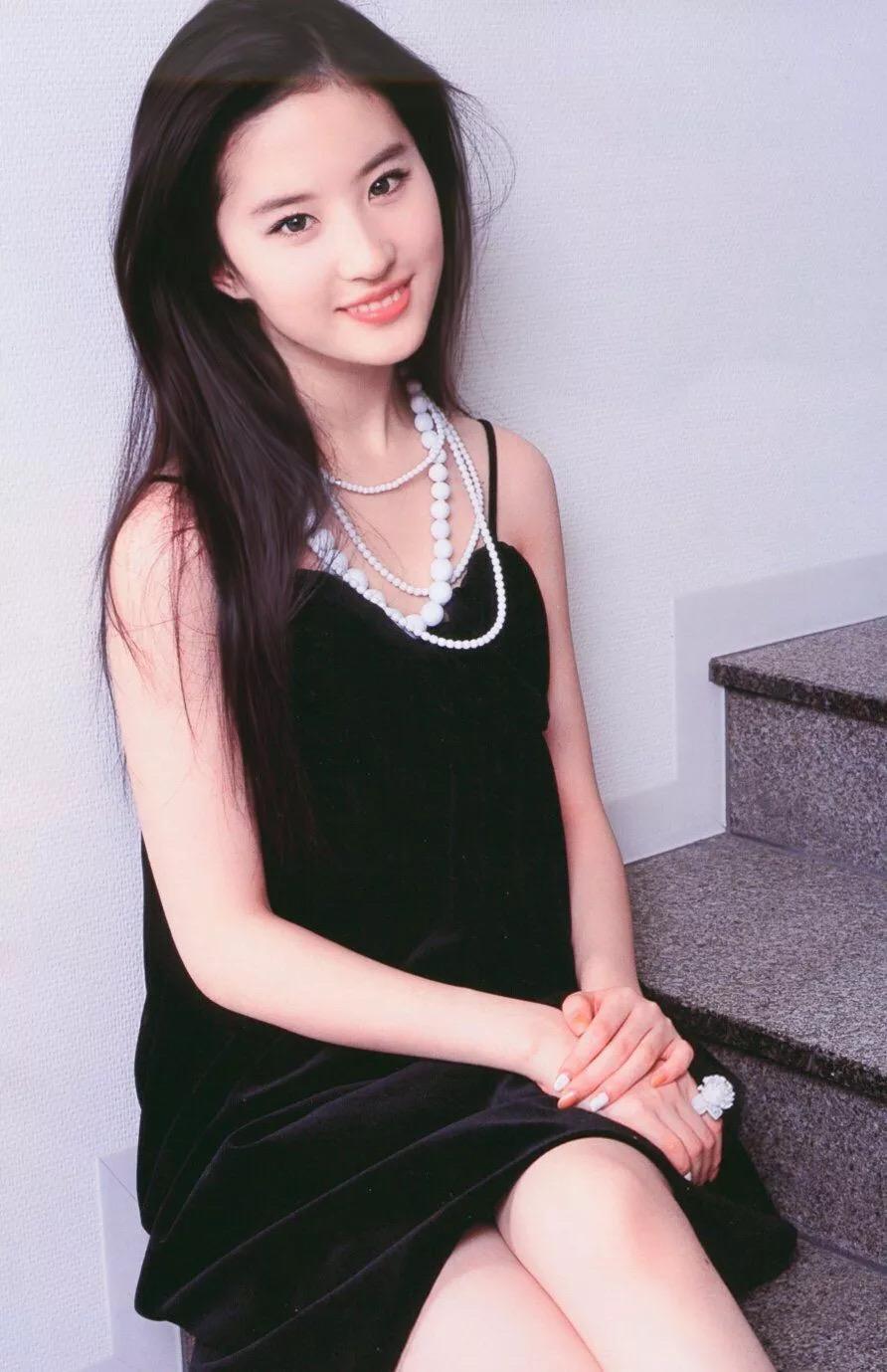 有没有刘亦菲的很少女的照片呀适合当头像的