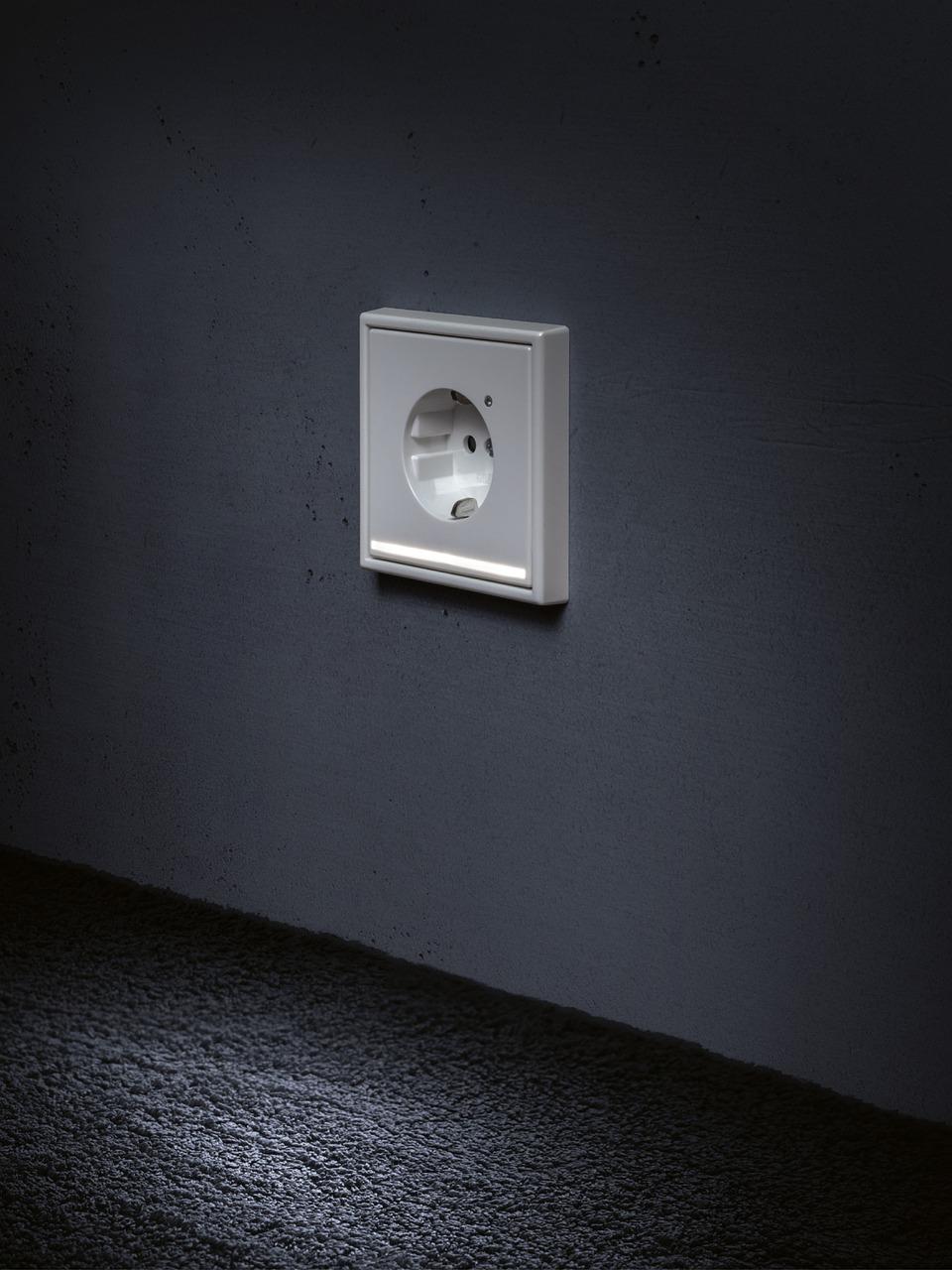 如何布置客厅插座