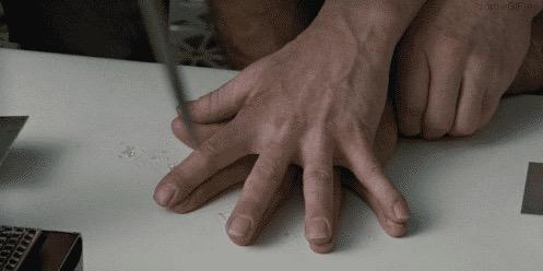 每一个玩儿快刀戳指缝的人都是花活儿勇士